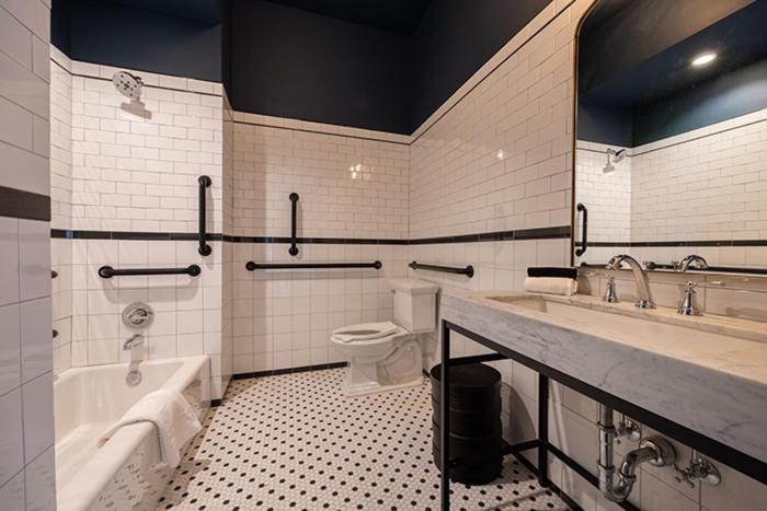 Hotel Pontotoc - King Suite