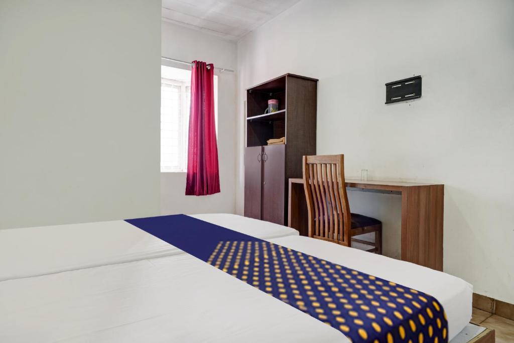 Postel nebo postele na pokoji v ubytování SPOT ON Riyan Suites