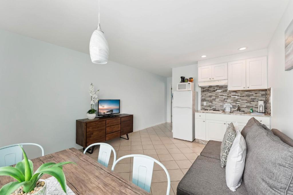 Daytona Inn and Suites photo