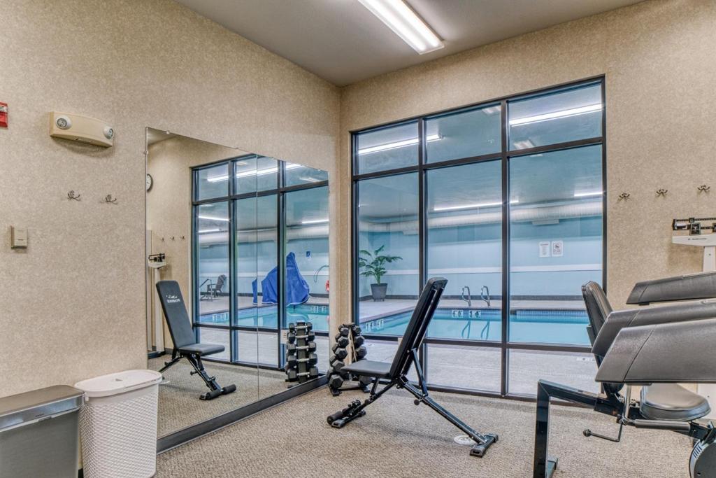 Fitness centrum a/nebo fitness zařízení v ubytování Evergreen Inn & Suites