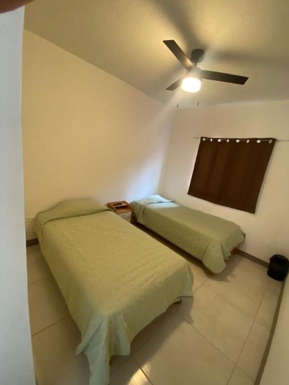 Ένα ή περισσότερα κρεβάτια σε δωμάτιο στο House in a gated community