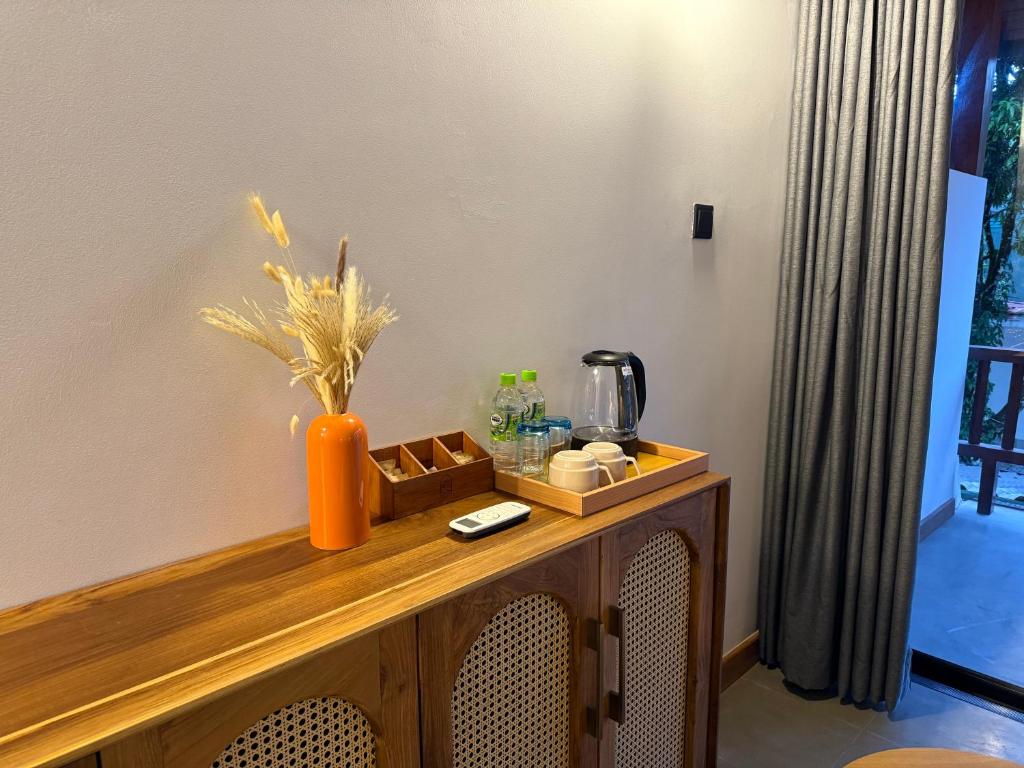 Příslušenství pro přípravu čaje a kávy v ubytování Ella Inn Hotel