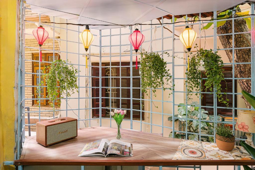 Fotografie z fotogalerie ubytování Authentic Old Quarter-Free Breakfast-Netflix & Balcony v Hanoji