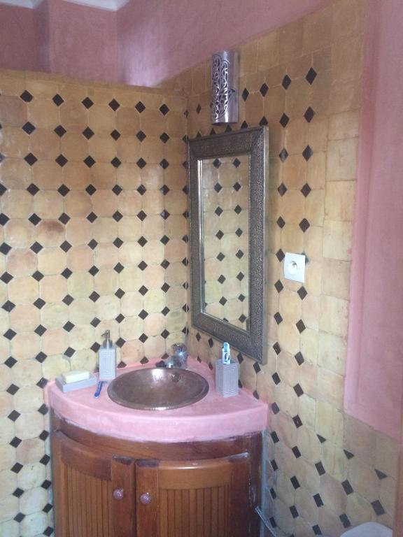 Uma casa de banho em Riad Aicha