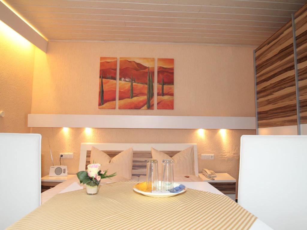 Postel nebo postele na pokoji v ubytování Hotel Irene