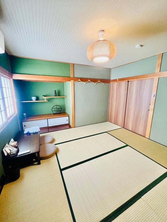 Postel nebo postele na pokoji v ubytování Kanazawa kigen