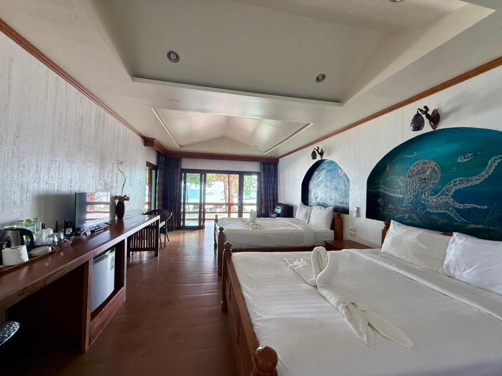 Postel nebo postele na pokoji v ubytování Nice Beach Resort Koh Pha-ngan