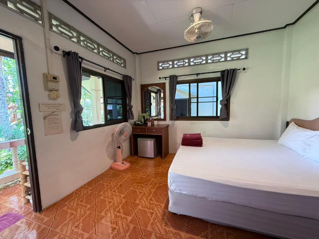 Postel nebo postele na pokoji v ubytování Nice Beach Resort Koh Pha-ngan