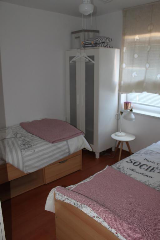 Łóżko lub łóżka w pokoju w obiekcie Vili Apartment Quiet leisure in Preko