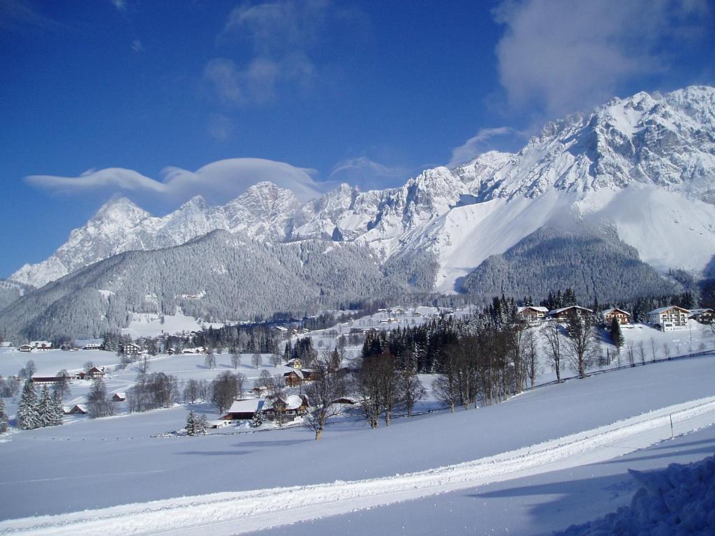 Hotel Stockerwirt during the winter