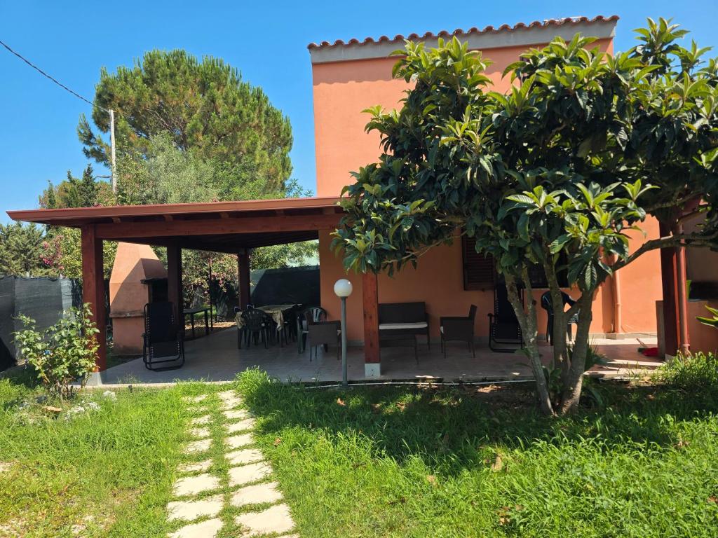 a patio of a house with a table and chairs at Villa Giulia Grande in Castiadas