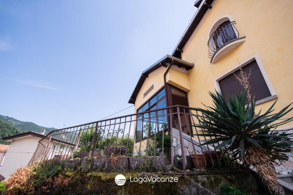 a house with a staircase leading up to it at Villa Fulvia in Vobarno