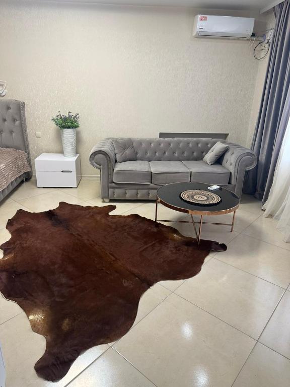 a living room with a couch and a table at Театральна Дванадцять in Pervomaysʼk