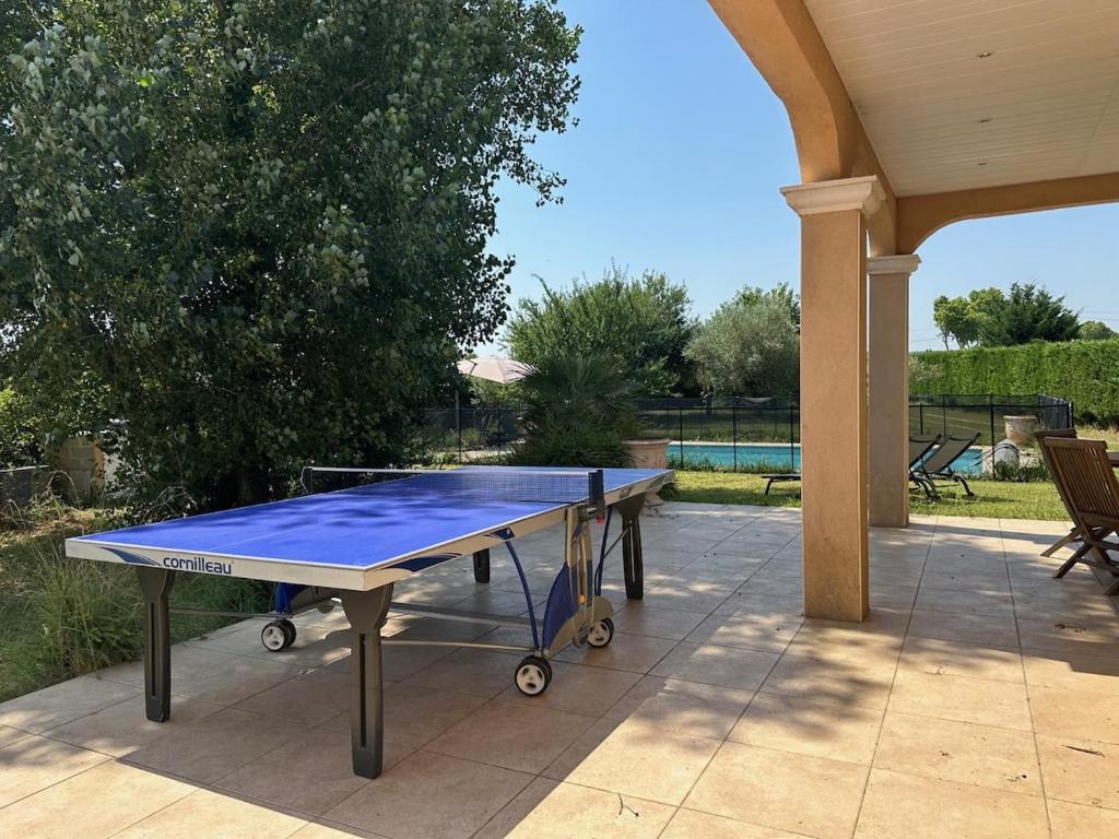 a ping pong table sitting on a patio at Belle villa climatisée in Tornac