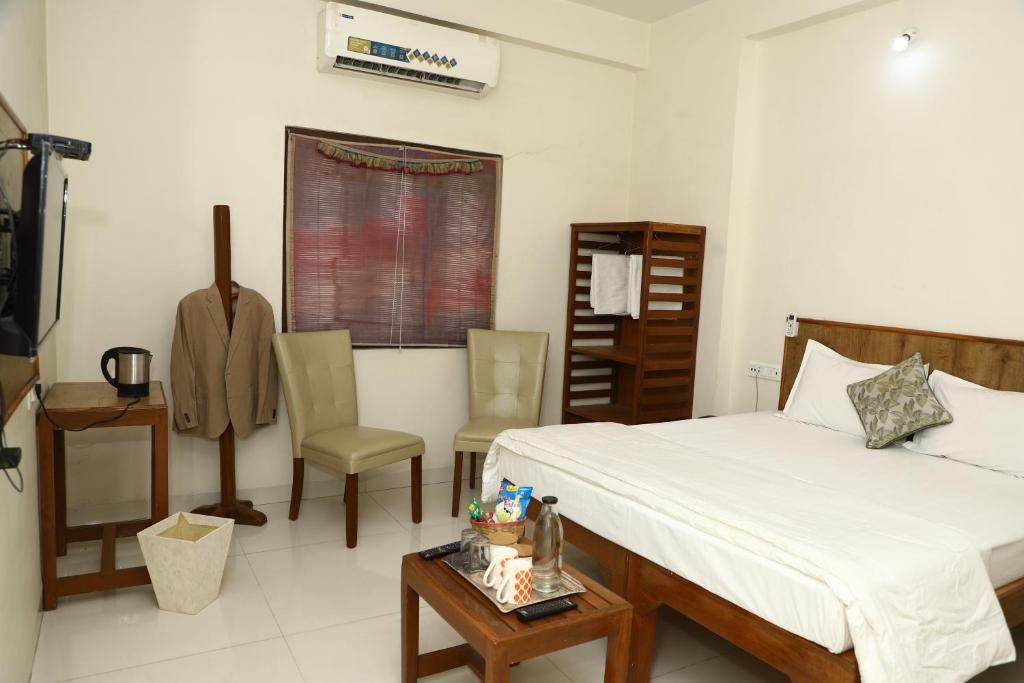 Postel nebo postele na pokoji v ubytování Aamantran At Fort Maheshwar