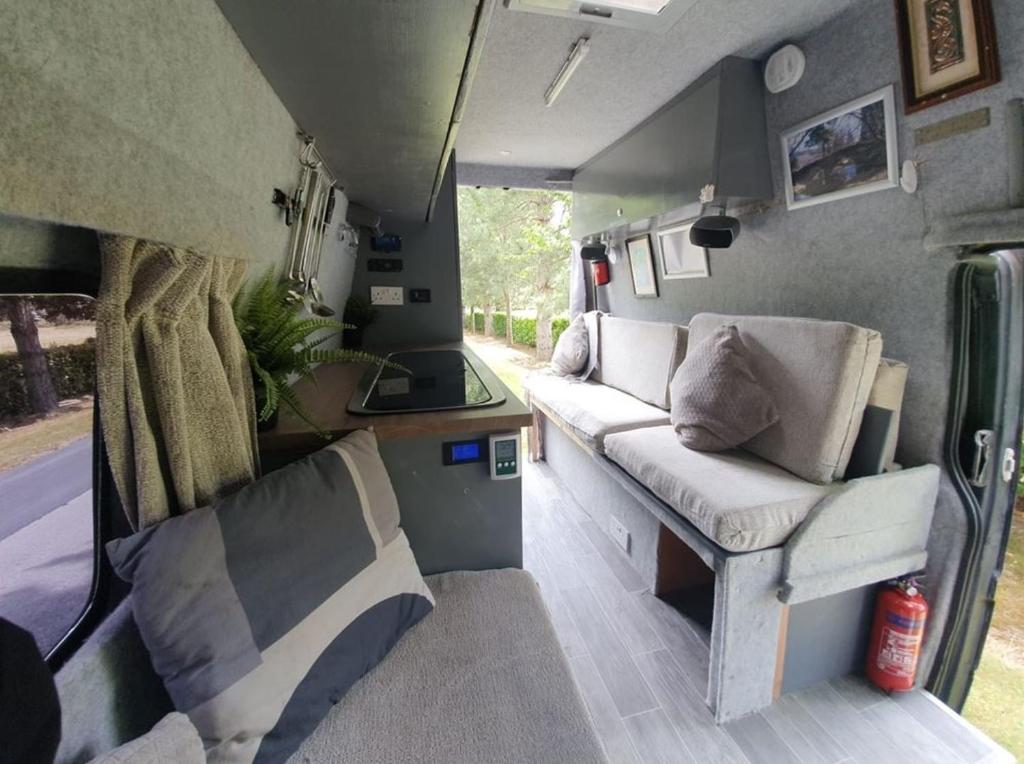 Posezení v ubytování Vintage Camper Hire