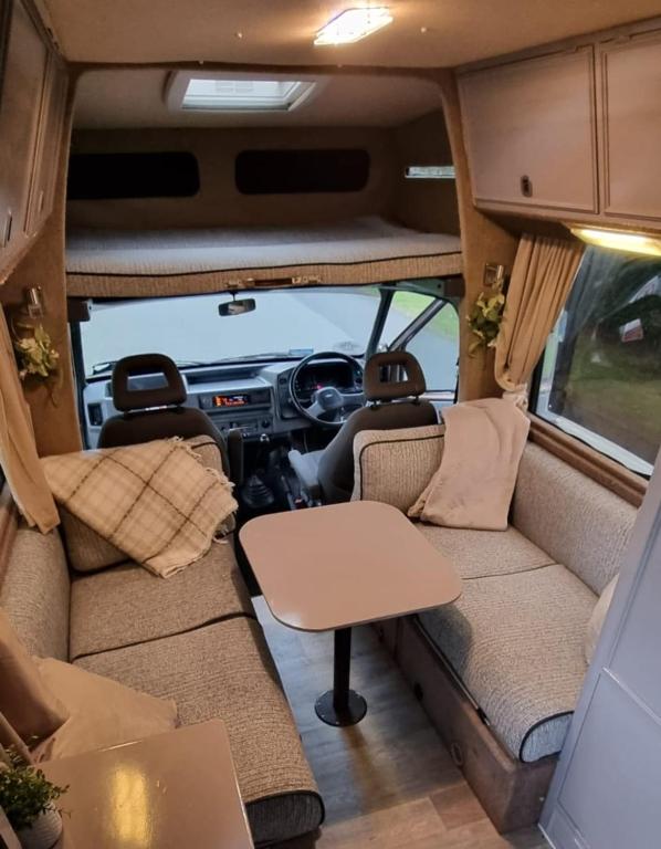 Posezení v ubytování Vintage Camper Hire