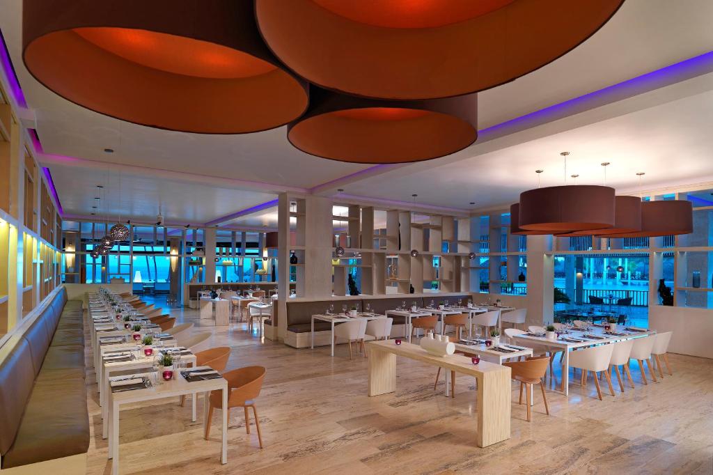 Restaurace v ubytování Paradisus Palma Real Golf & Spa Resort All Inclusive