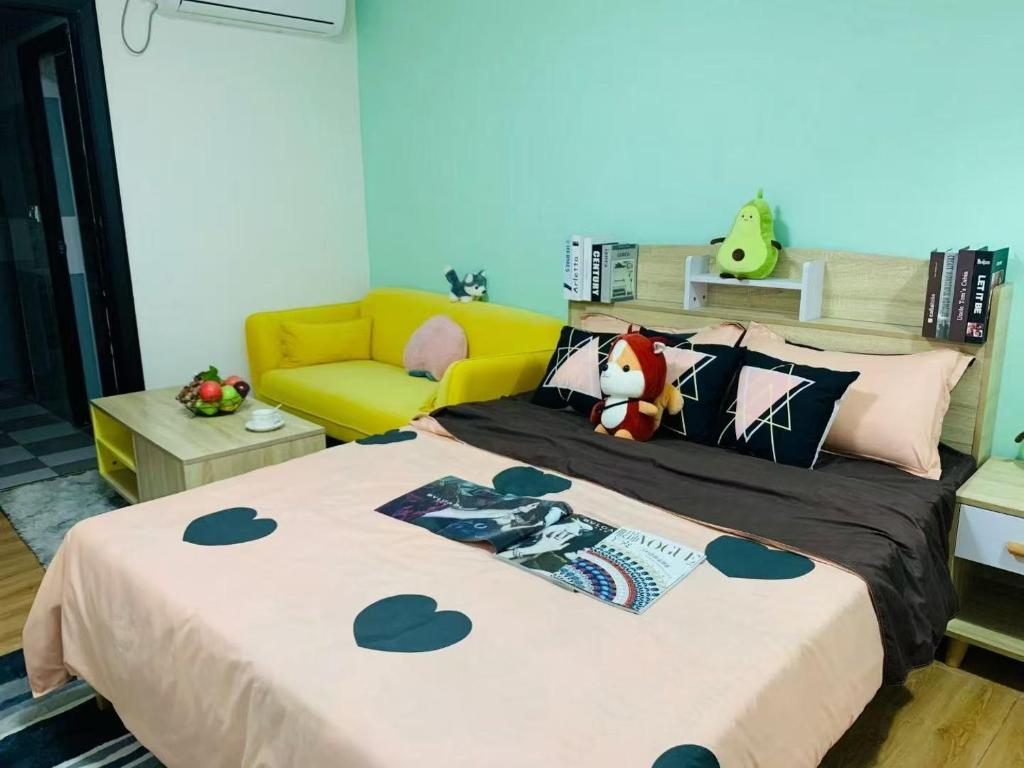 Postel nebo postele na pokoji v ubytování Guanyu Apartment