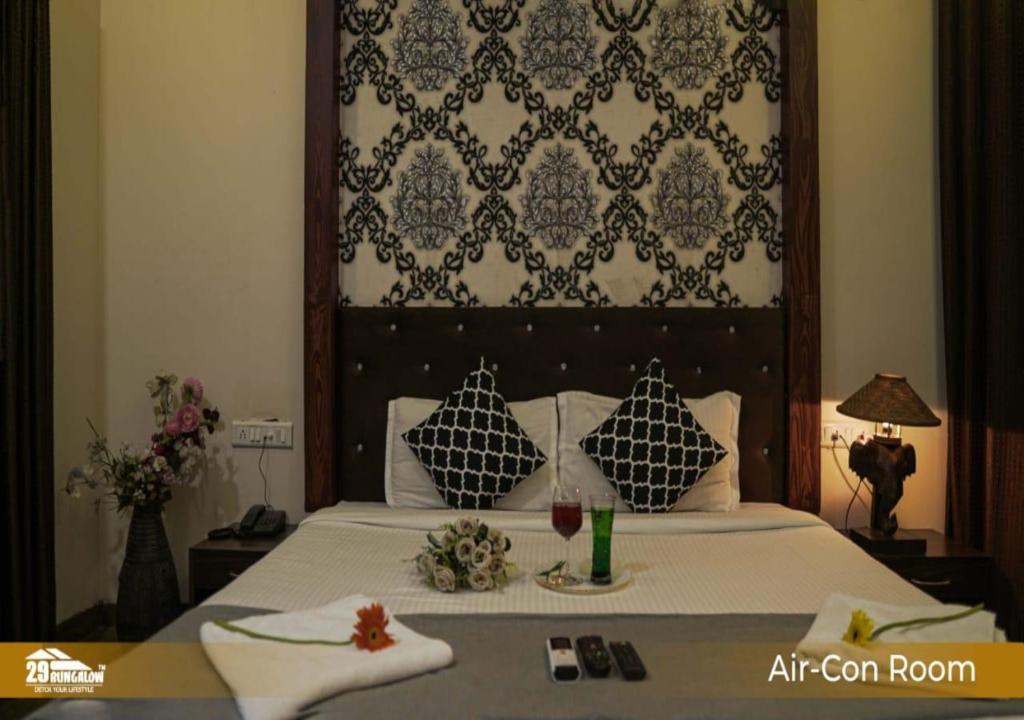 Postel nebo postele na pokoji v ubytování Suite Rooms at Mandwa
