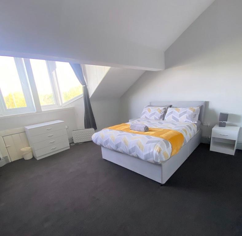 En eller flere senge i et værelse på No. 206 - Spacious 5 Bed