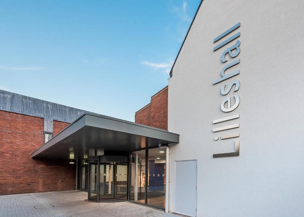 un edificio con un cartel en el costado en Lilleshall House & Gardens and Lilleshall National Sports Centre en Telford