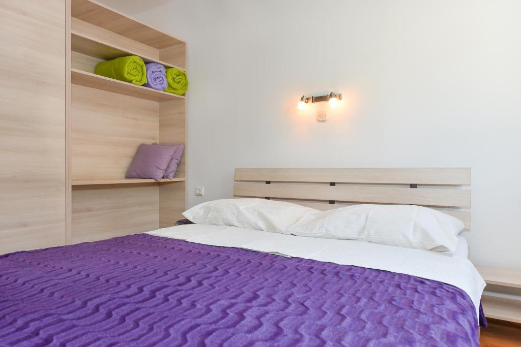 Postel nebo postele na pokoji v ubytování XXL Vila Lavanda for 16 person