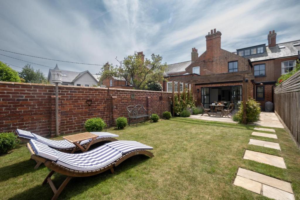 17 Park Lane, Beautiful 4 bedroom house in the seaside town of Aldeburgh - Maximum occupancy of 7 guests - Aldeburgh Coastal Cottages 3