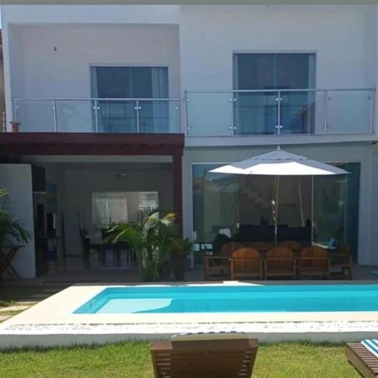 Bazén v ubytování Casa De Verão nebo v jeho okolí