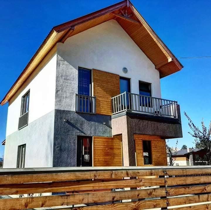 Budova, kde se vila nachází