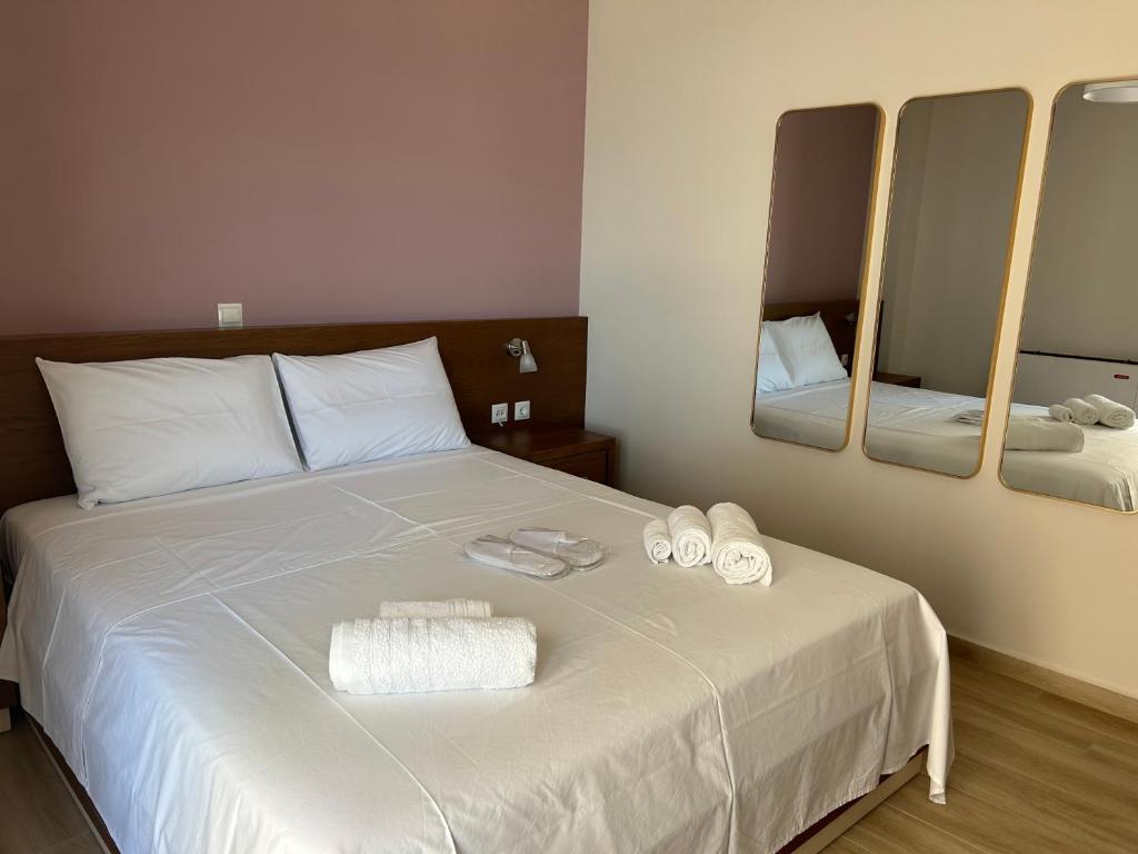 A bed or beds in a room at Sea Sparkle 1b