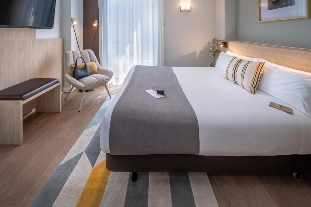 
Deluxe Single Room (1 adult)
