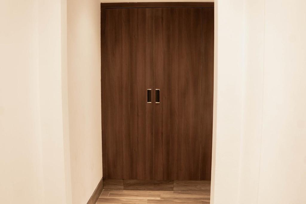 Downtown Suite l Elegant 1BR with Canal & City View l Central l Near Dubai Mall - Resim 39