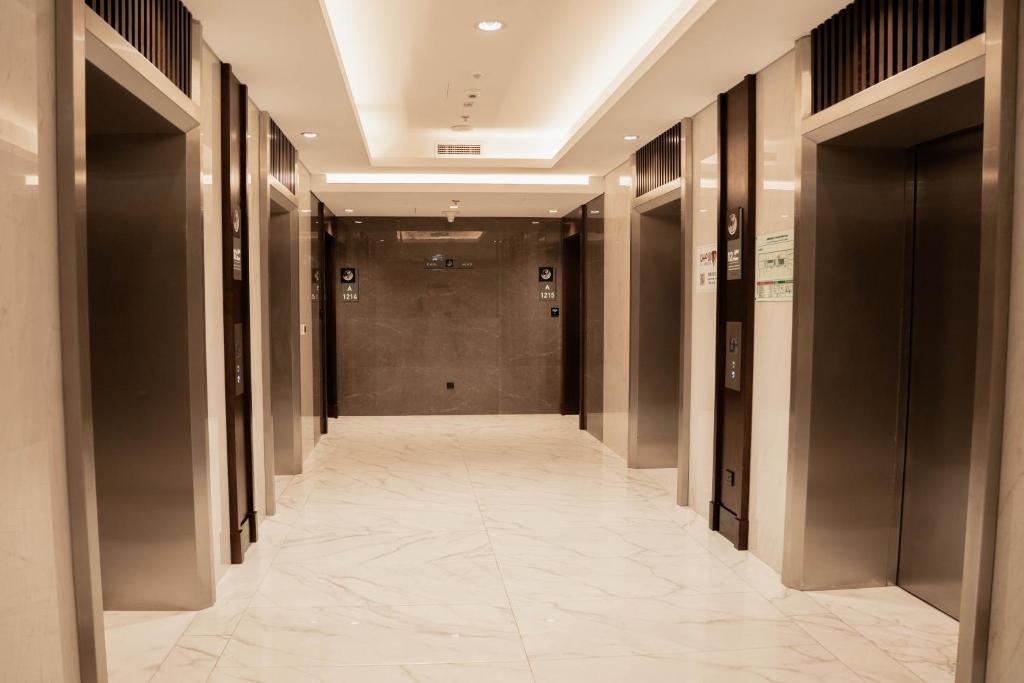 Downtown Suite l Elegant 1BR with Canal & City View l Central l Near Dubai Mall - Resim 10