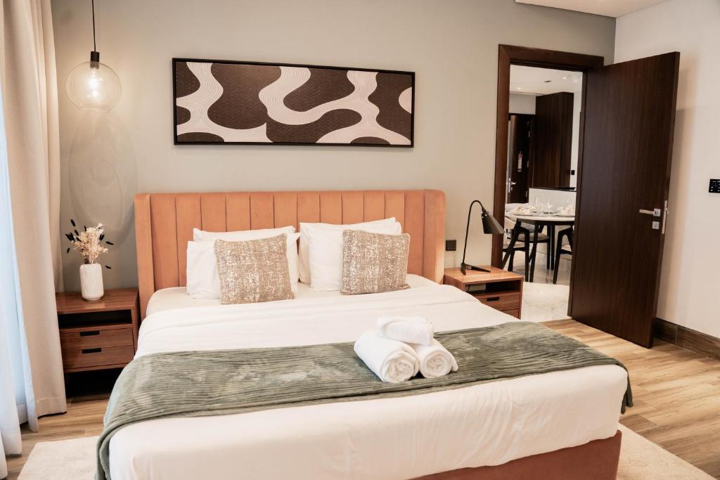 Downtown Suite l Elegant 1BR with Canal & City View l Central l Near Dubai Mall - Resim 30