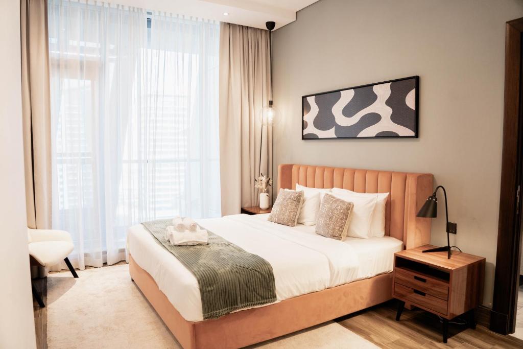 Downtown Suite l Elegant 1BR with Canal & City View l Central l Near Dubai Mall - Resim 24