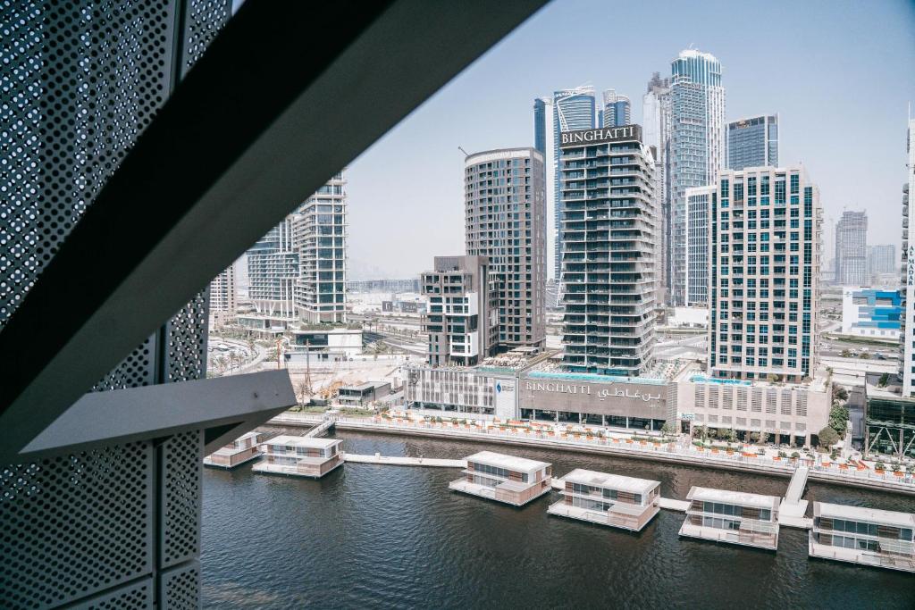 Downtown Suite l Elegant 1BR with Canal & City View l Central l Near Dubai Mall - Resim 37