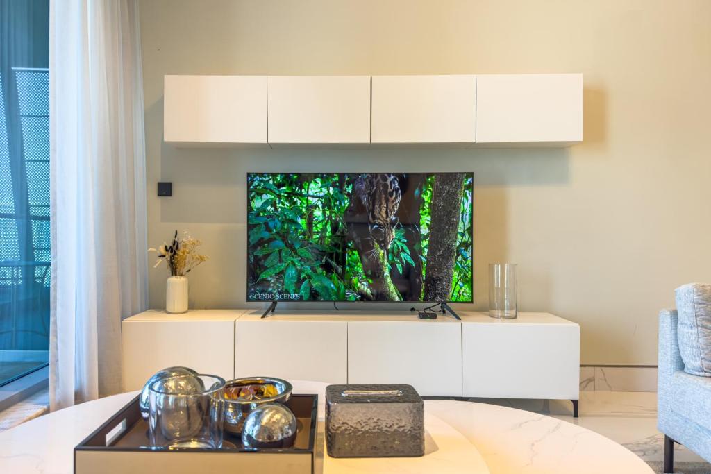 Downtown Suite l Elegant 1BR with Canal & City View l Central l Near Dubai Mall - Resim 18