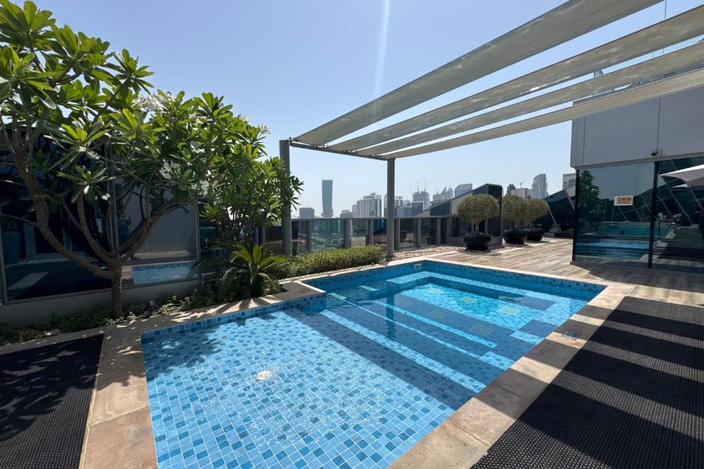 Downtown Suite l Elegant 1BR with Canal & City View l Central l Near Dubai Mall - Resim 12