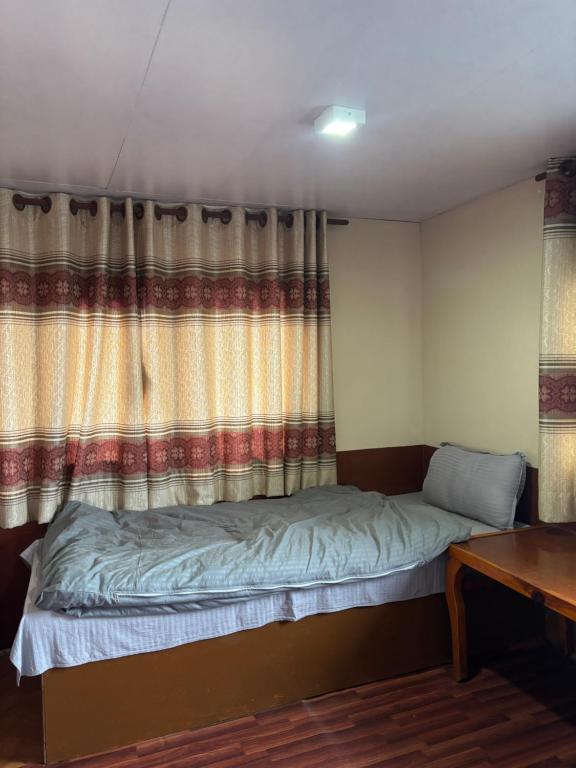 Postel nebo postele na pokoji v ubytování Hotel Sherpa Village