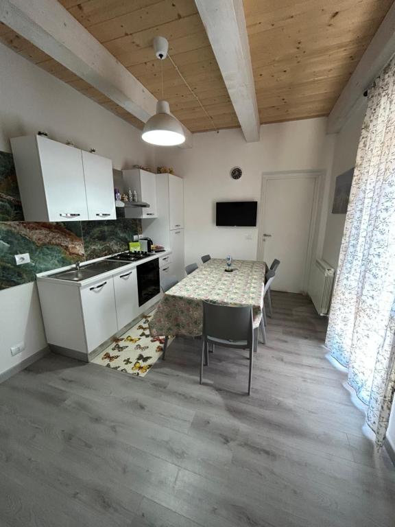 Kuchyň nebo kuchyňský kout v ubytování Il paradiso delle farfalle