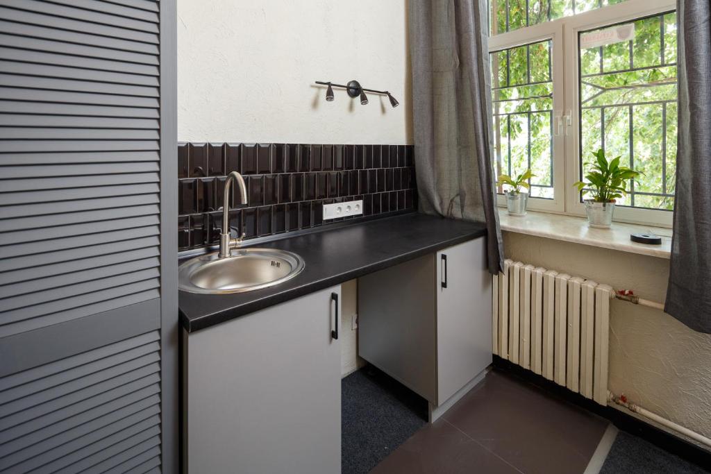 Kuchyň nebo kuchyňský kout v ubytování Mezzanine Hotel