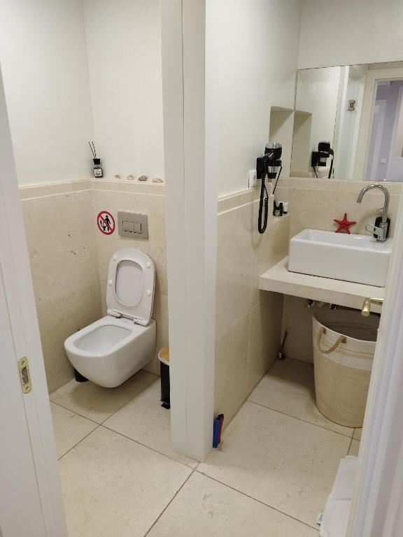 A bathroom at Candia Strada