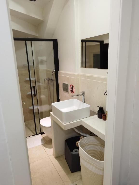 A bathroom at Candia Strada