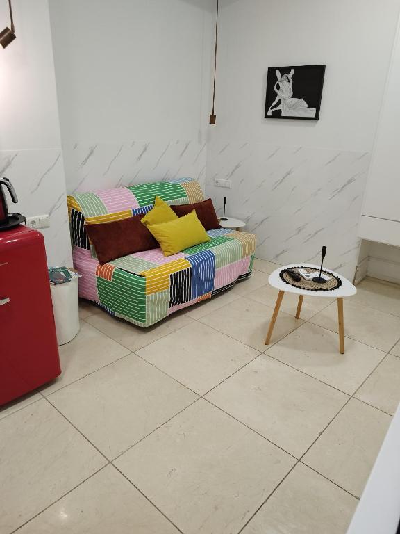 A seating area at Candia Strada