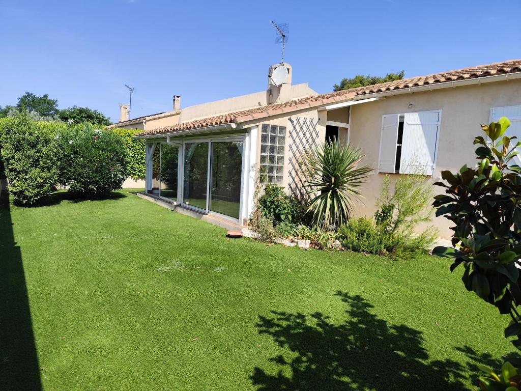 Zahrada ubytování Villa de vacances à 15 MNS d'Aix en Provence