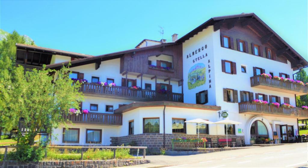 The building in which a szállodákat is located
