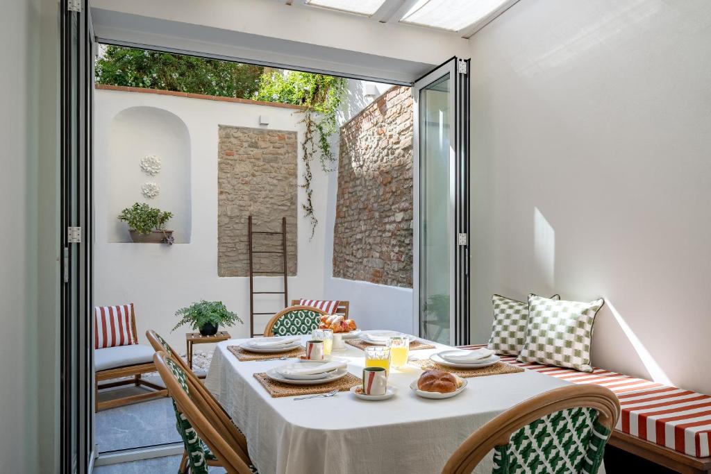 The Well Home - Historic Charm & Comfort