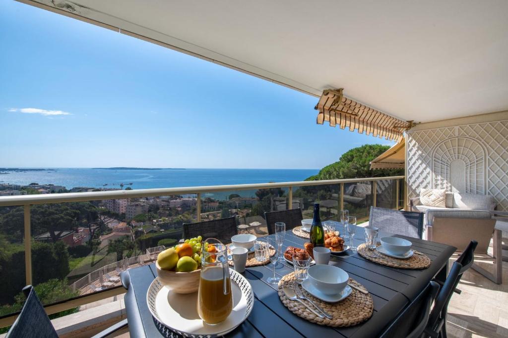 2-Br Apartment Sea View & Pool Cannes Croix des Gardes