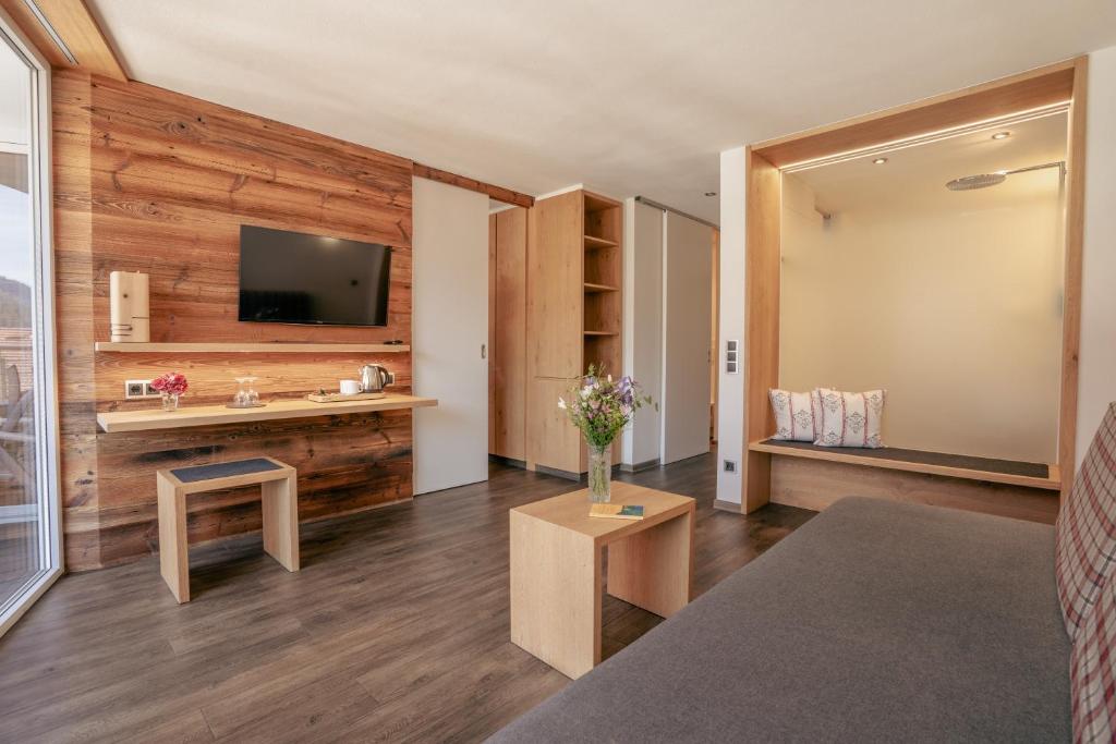 TV a/nebo společenská místnost v ubytování Hotel garni Oberdorfer Stuben